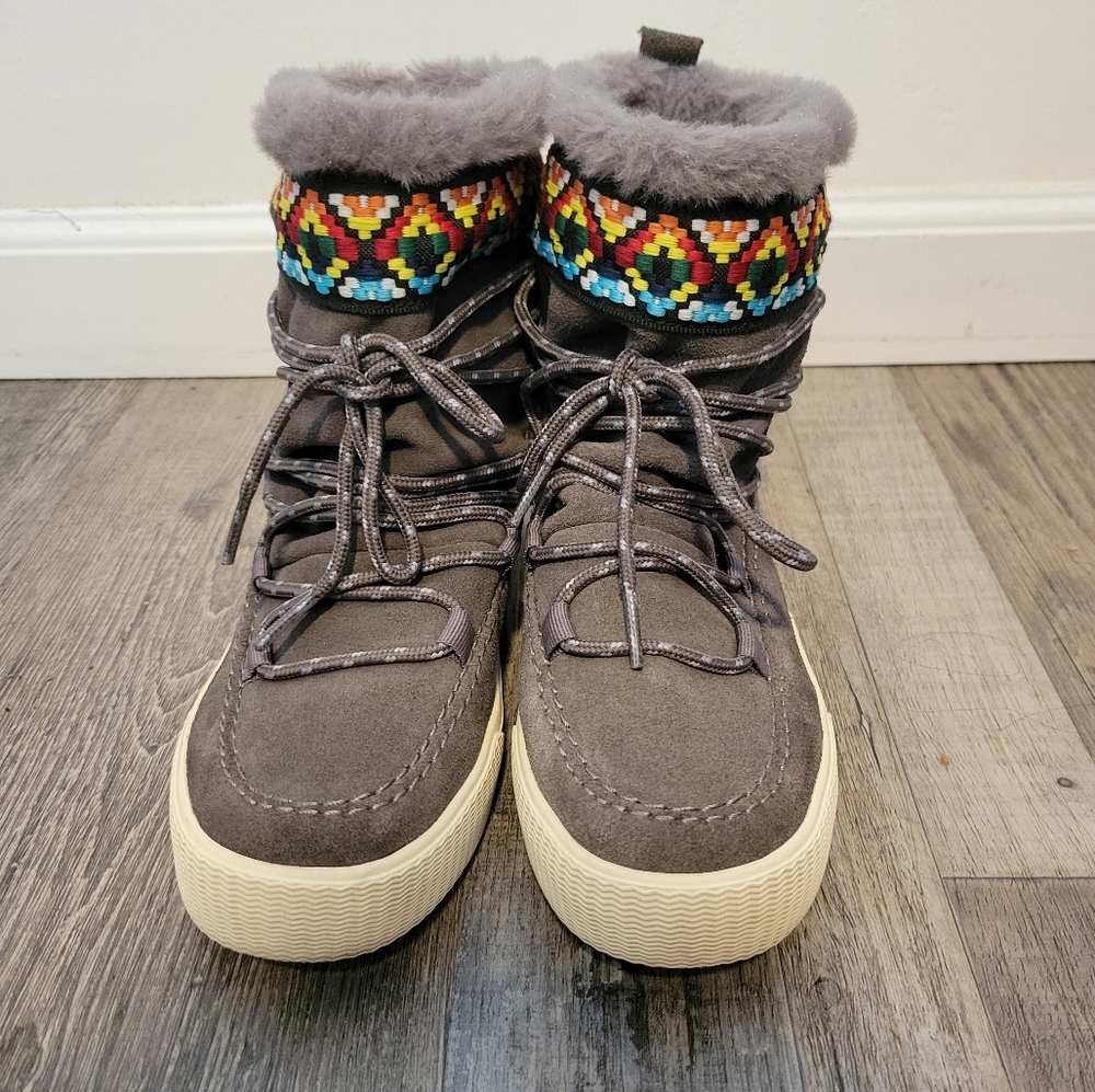 TOMS alpine faux fur lace-up boots in grey size 6